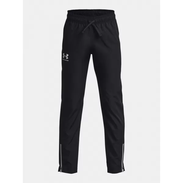  Панталони за момчета UNDER ARMOUR UA SPORTSTYLE WOVEN PANTS 1370184-001 ЧЕРЕН 