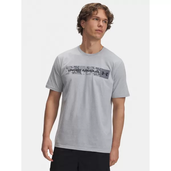  Мъжка тениска UNDER ARMOUR UA CAMO CHEST STRIPE SS 1376830-011 СИВО 