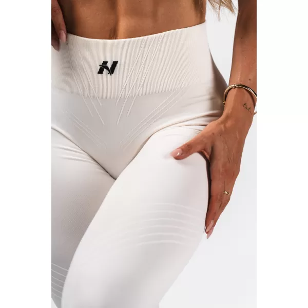  Оформящ безшевен клин с максимално лицеви опори FLOW SEAMLESS 497 CREAM Nebbia 