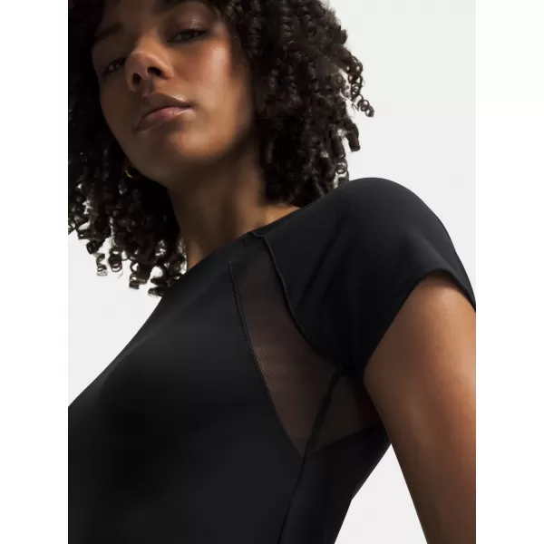  Дамска тениска UNDER ARMOUR MOTION MESH SS 6011045-001 ЧЕРЕН 