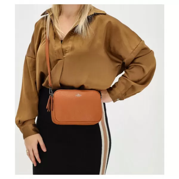  Дамска чанта CHARM LONDON New York 22382 Cognac РАКИЯ 