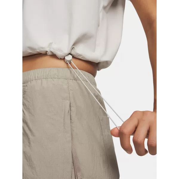  Дамска тениска UNDER ARMOUR BUNGEE HEM TEE 6010950-110 БЯЛО 